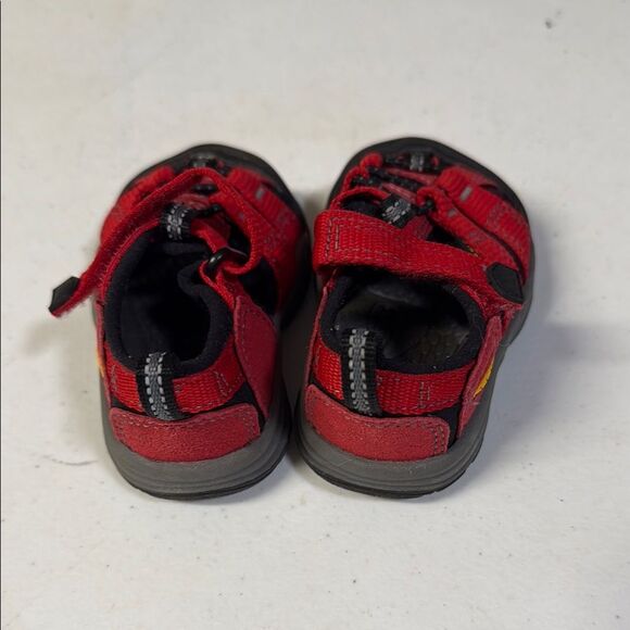 KEEN Kids Red and Black Sandals Toddler Size 4 Washable - Picture 2 of 7